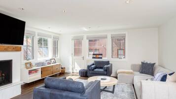 Condo, 3 Bedrooms | Living room