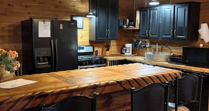 Beautiful Country Shop Home/Cabin