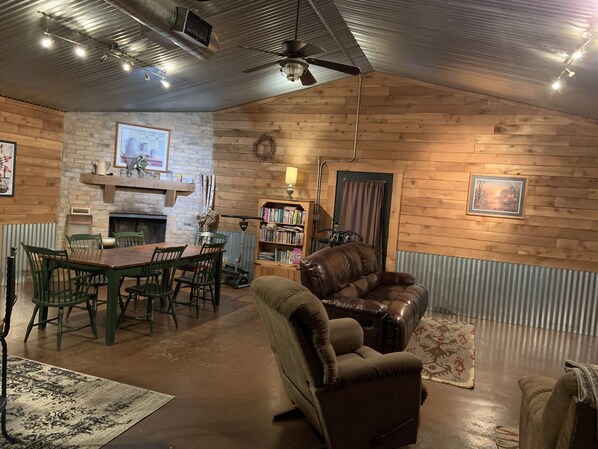 المنشأة من الداخل