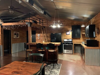 Beautiful Country Shop Home/Cabin