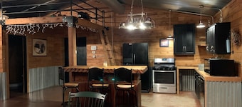 Beautiful Country Shop Home/Cabin