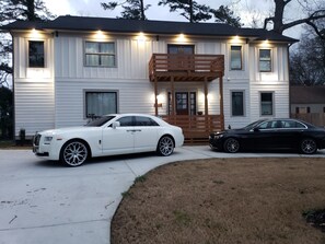 Exterior - Glamorous modern home 4br 3bth (Decatur)