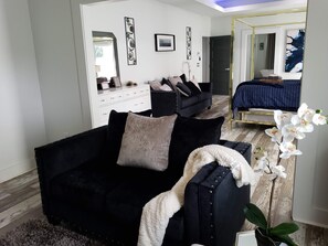 4 bedrooms, desk, free WiFi, bed sheets - Glamorous modern home 4br 3bth (Decatur)