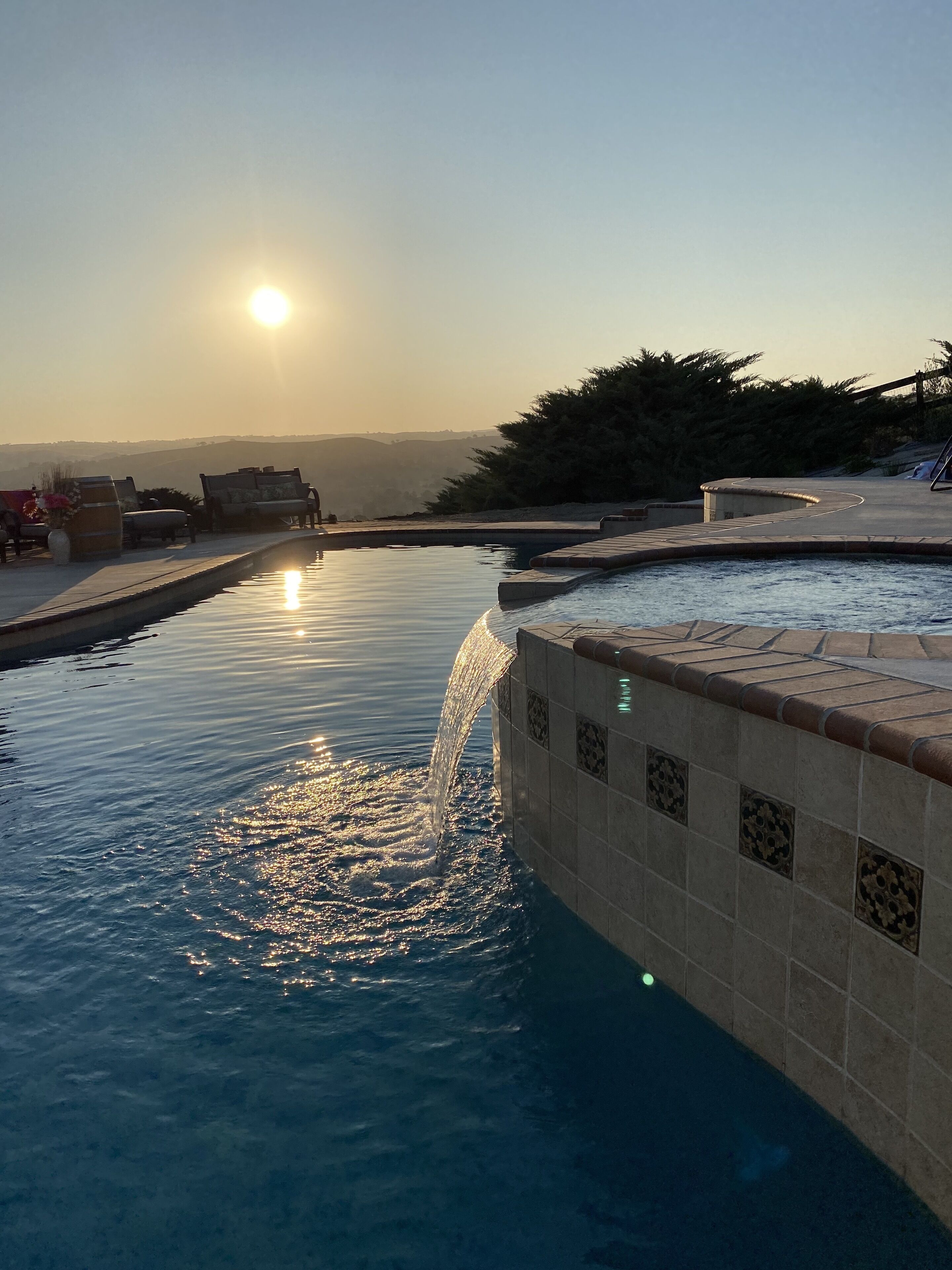 Cougar Ridge- 10 Acre Outdoor Oasis with Panoramic Views, Pool, Spa and Bocce 