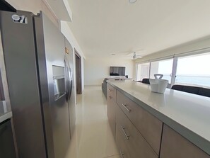 Fridge, microwave, oven, stovetop - Modern Ocean View Condo with Private Beach (PLAYAS encantada, playa de Rosarito)