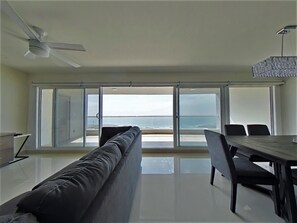 Interior - Modern Ocean View Condo with Private Beach (PLAYAS encantada, playa de Rosarito)