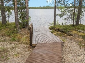 A wooden dock leading to a calm lake surrounded by trees. - Vacation home Kätkä by Interhome (Enontekiö)