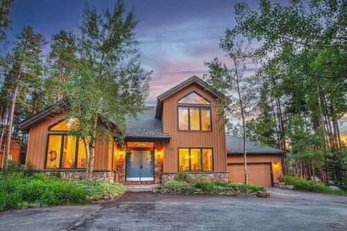 Close to town, 4 bd, Pet Friendly, Hot Tub