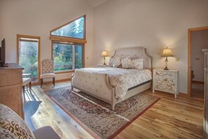 4 室のベッドルーム、WiFi (無料)、ベッドシーツ