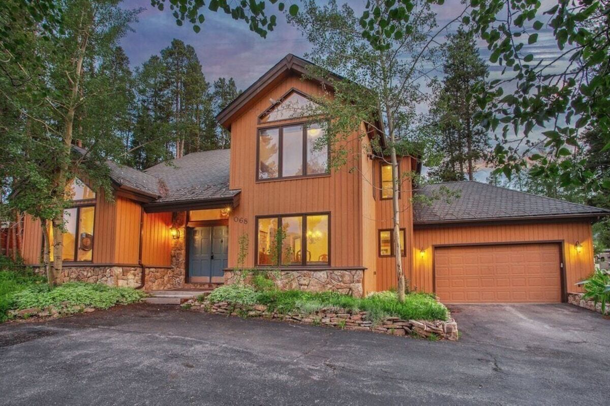 Great location, 4 bd & Pet Friendly, Hot Tub + EV