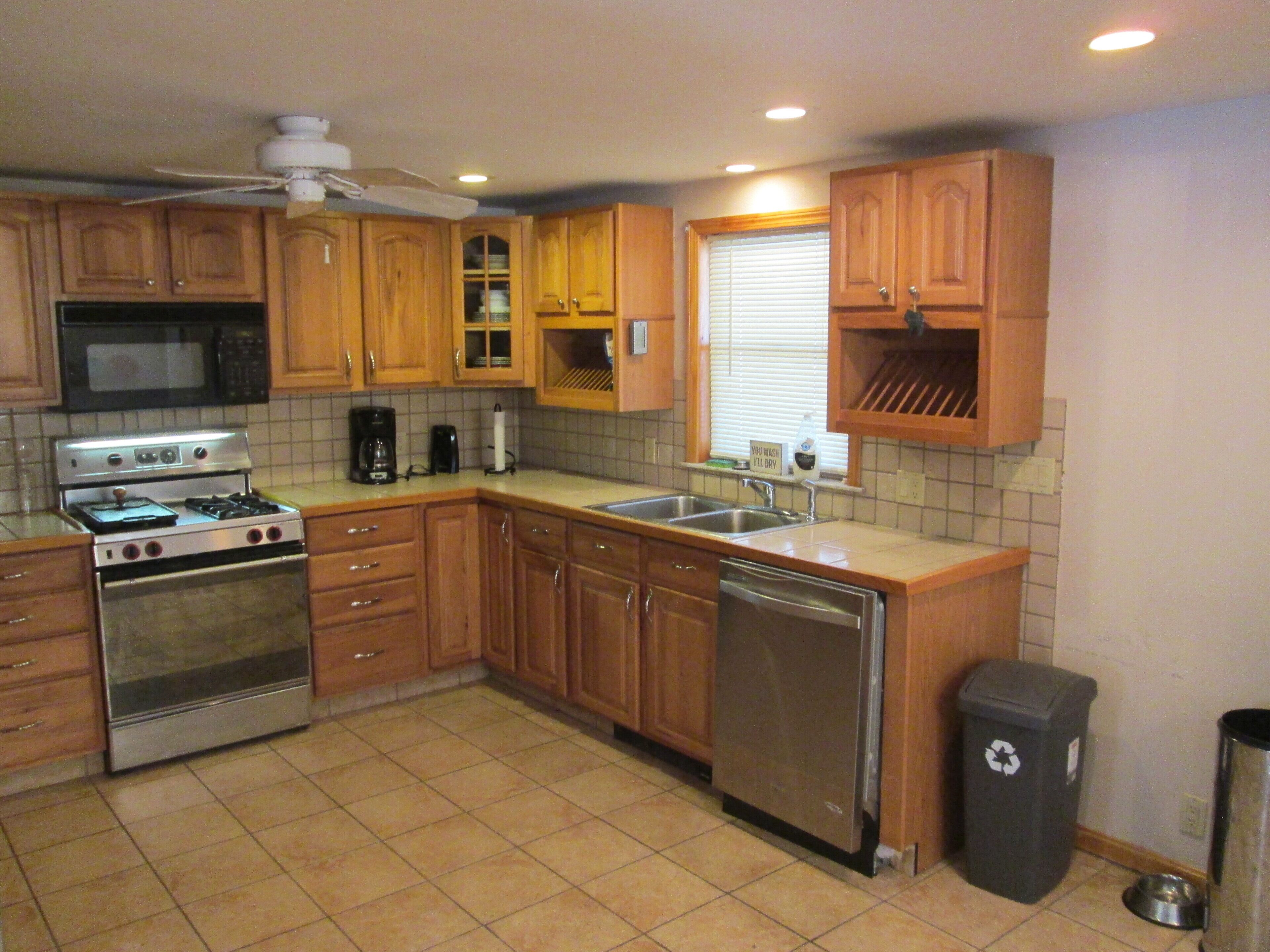 3 Bedroom Home. close to snowmobile trails, lake and mountains.