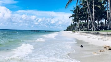 靠近海滩、沙滩毛巾