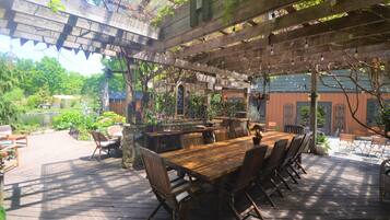 Outdoor dining