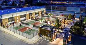 Sport court - “Casa Oasis” Free Heated Pool, Easiest Walk to State Farm Stadium and Westgate! (Glendale)
