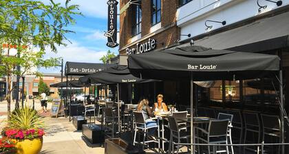 "Easiest Walk" to State Farm Stadium and Westgate Entertainment Free Heated Pool