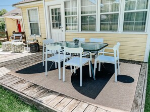 Outdoor dining - Cheerful Yellow House within 2 miles of Texas A&M (Bryan)