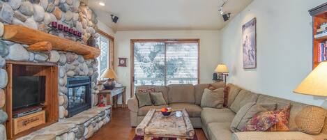 TV, fireplace