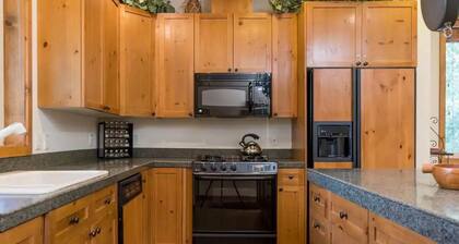 The Fields - 110 is a Cozy Mountain Condo with Access to Everything - Community Hot Tub