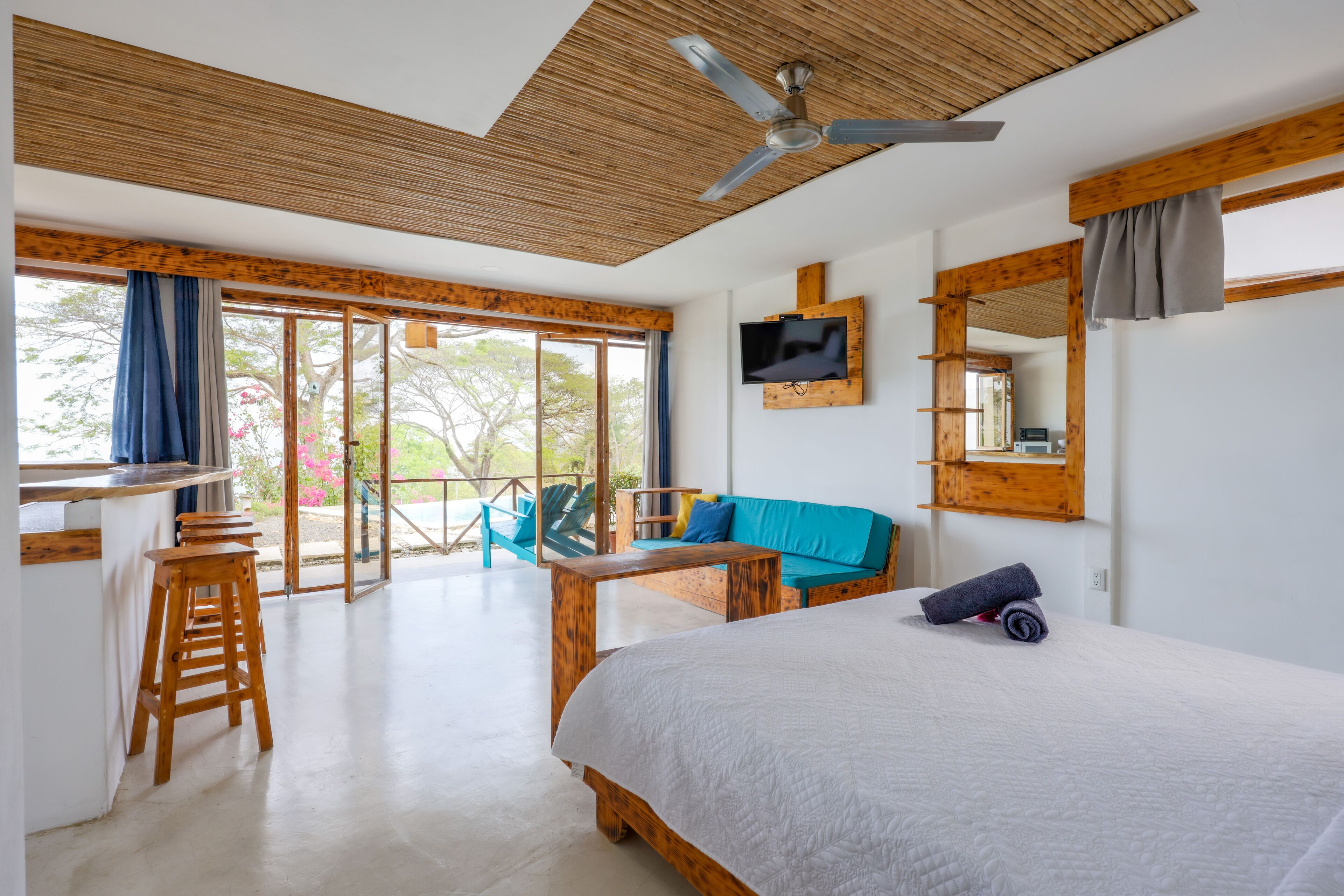 Superior Studio, Ocean View | Individually decorated, WiFi, bed sheets