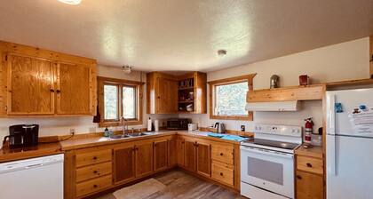 Cozy & Convenient | Excellent Fishing Location - Wild West Layover