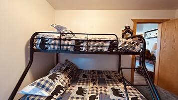 2 bedrooms, desk, iron/ironing board, free WiFi