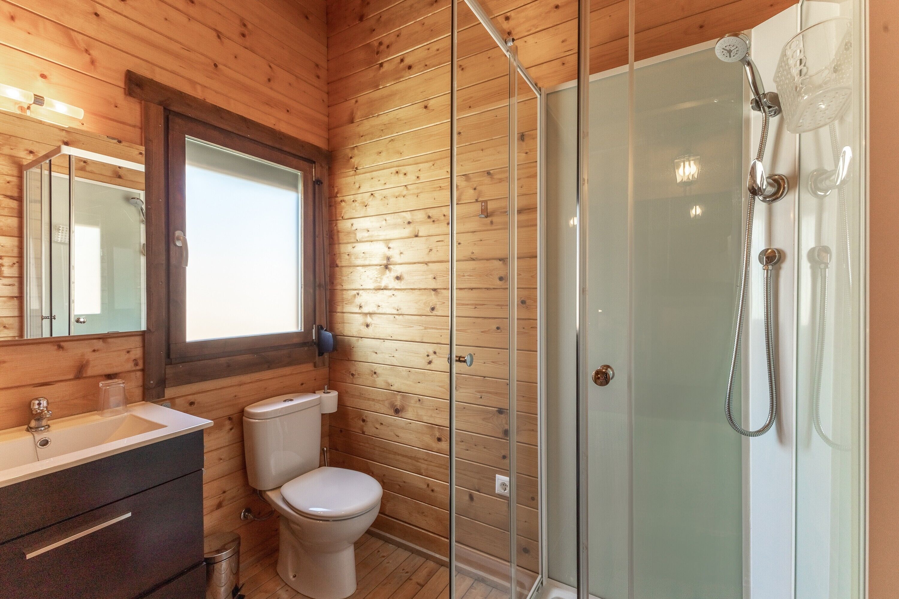 Bathtub, hair dryer, towels