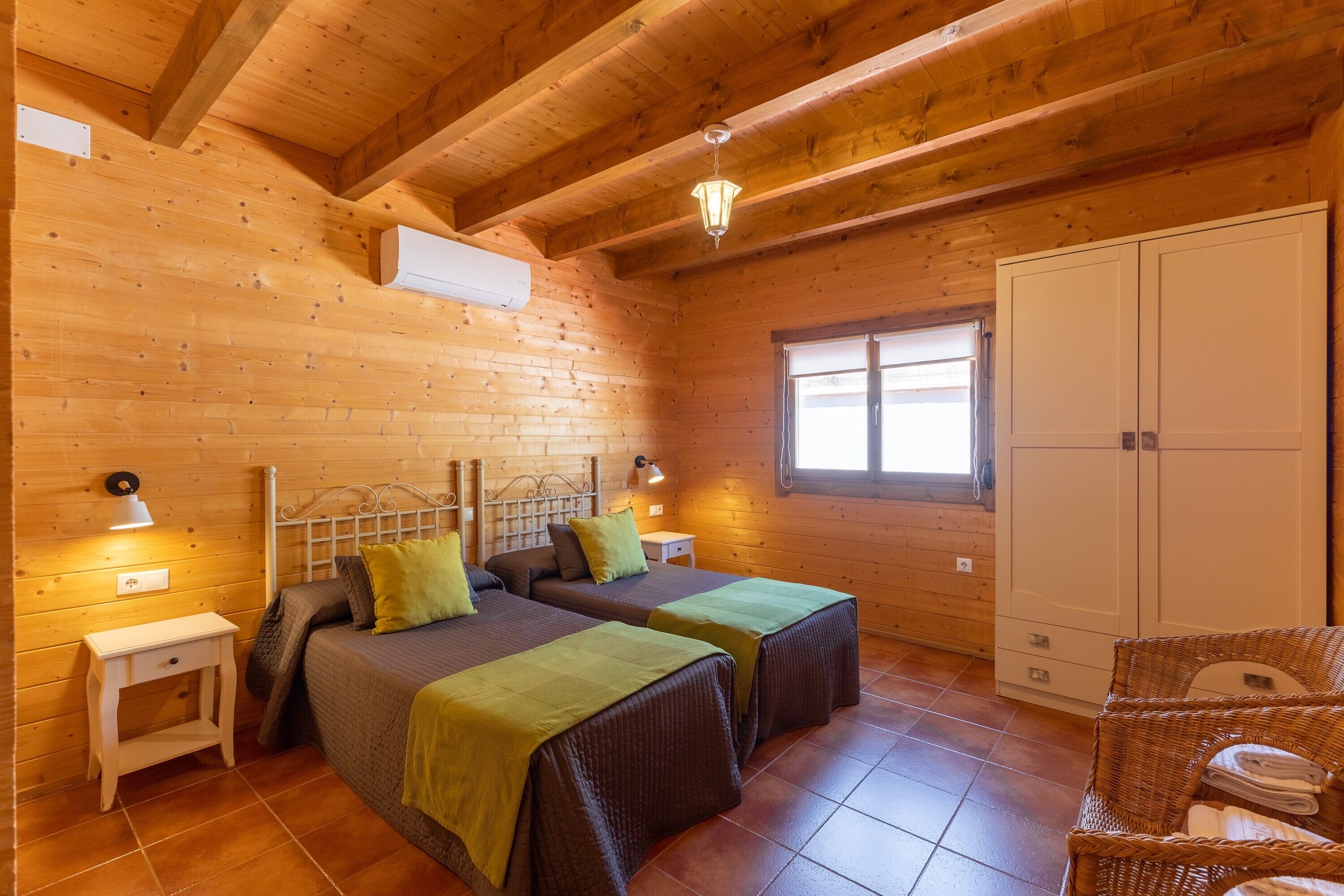 4 habitaciones, tabla de planchar con plancha y wifi gratis 