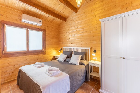 1 habitación, tabla de planchar con plancha, wifi gratis y ropa de cama 