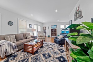 Téléviseur, lecteur de DVD, livres, sélection de films