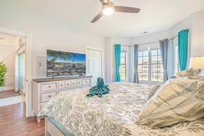 3 bedrooms, desk, iron/ironing board, travel cot