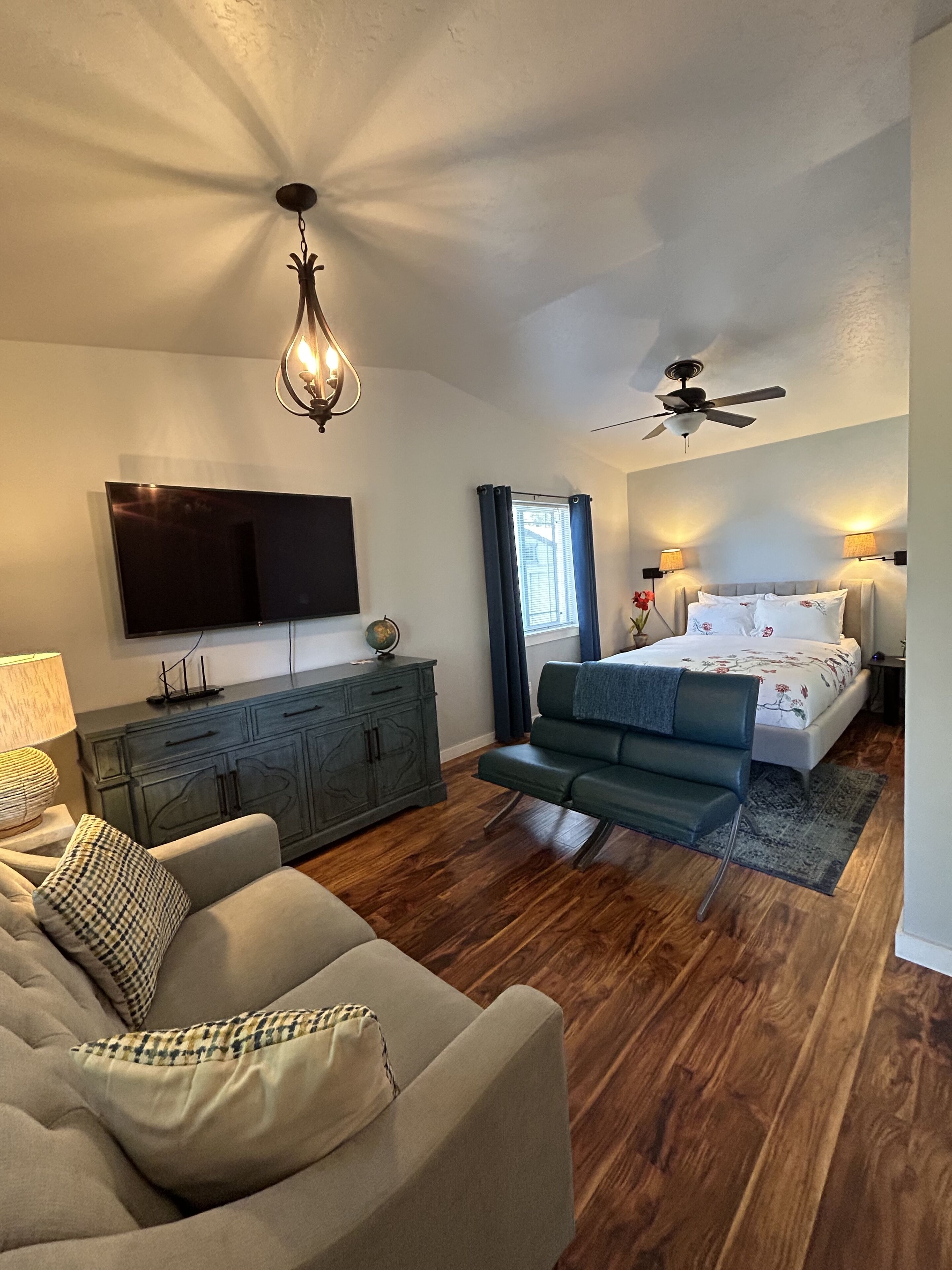 3 soverom, skrivebord, strykejern/-brett og wi-fi (inkludert)