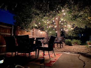 Terrace/patio - Cozy cottage with private backyard.  Fire pit, hot tub, bikes, and paddleboards (Boise)