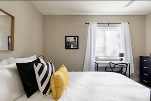 3 bedrooms, desk, iron/ironing board, free WiFi