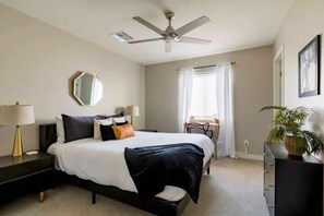 3 bedrooms, desk, iron/ironing board, free WiFi