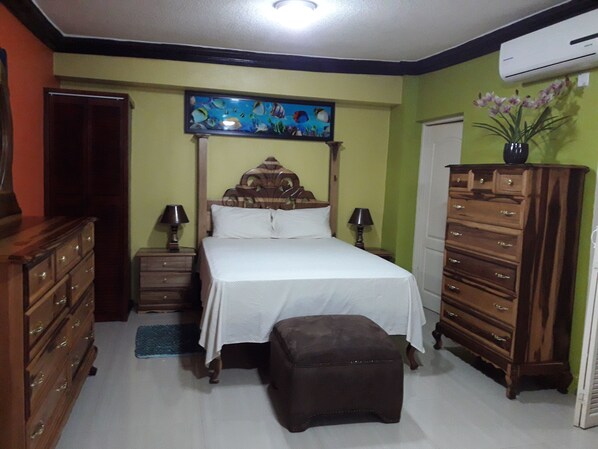 1 bedroom, iron/ironing board, free WiFi, bed sheets - Studio Apartment (Kingston)