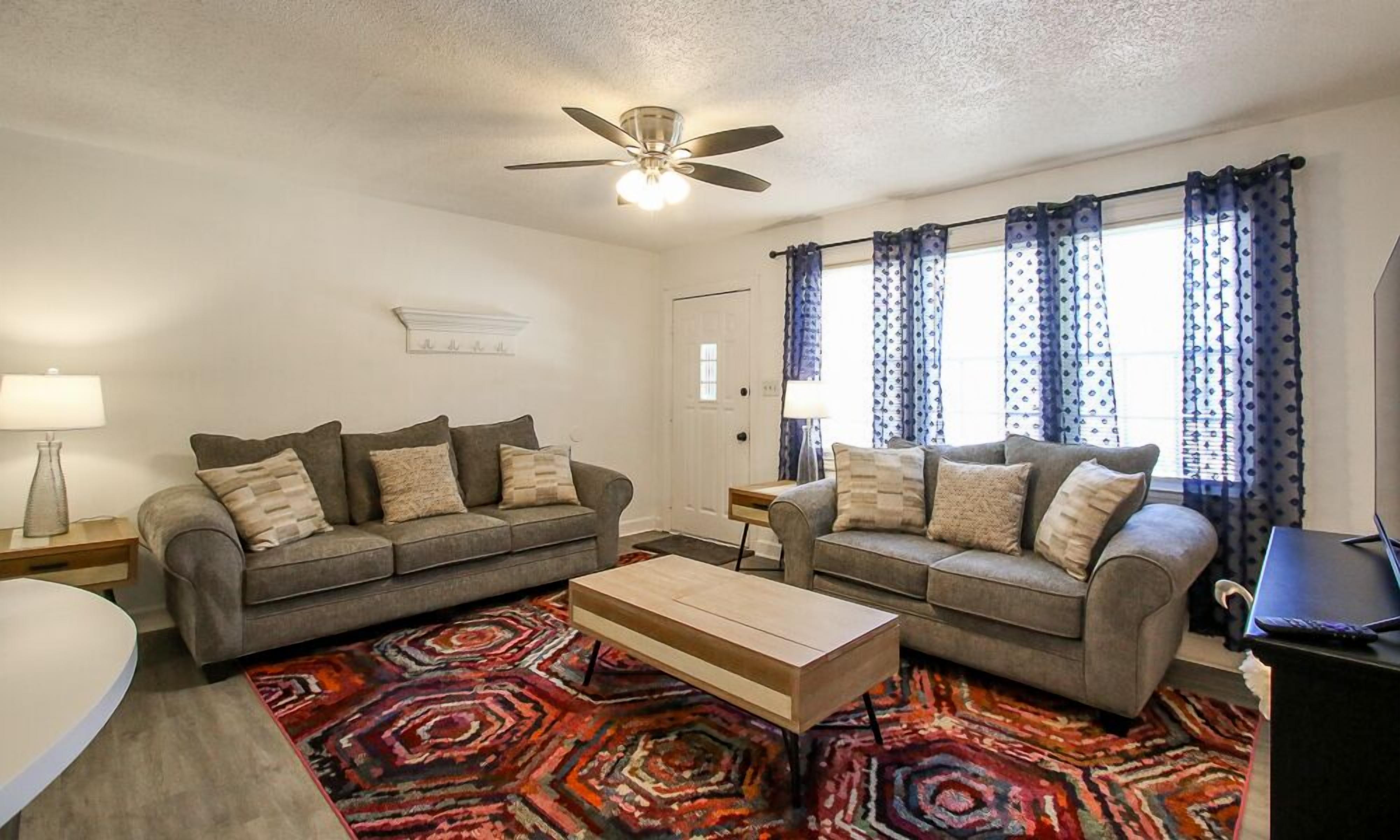 Pink Wing, Pet-Friendly Cottage near Hospitals, SSU