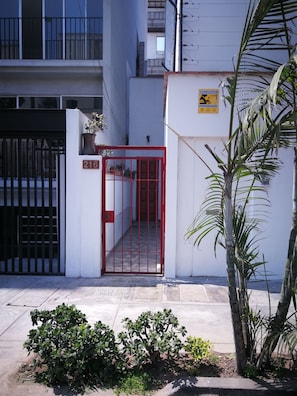 Exterior detail - Private cozy and furnished apartment in Miraflores (Miraflores)