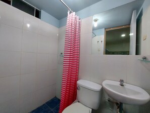 Dusche, Handtücher, Seife, Toilettenpapier