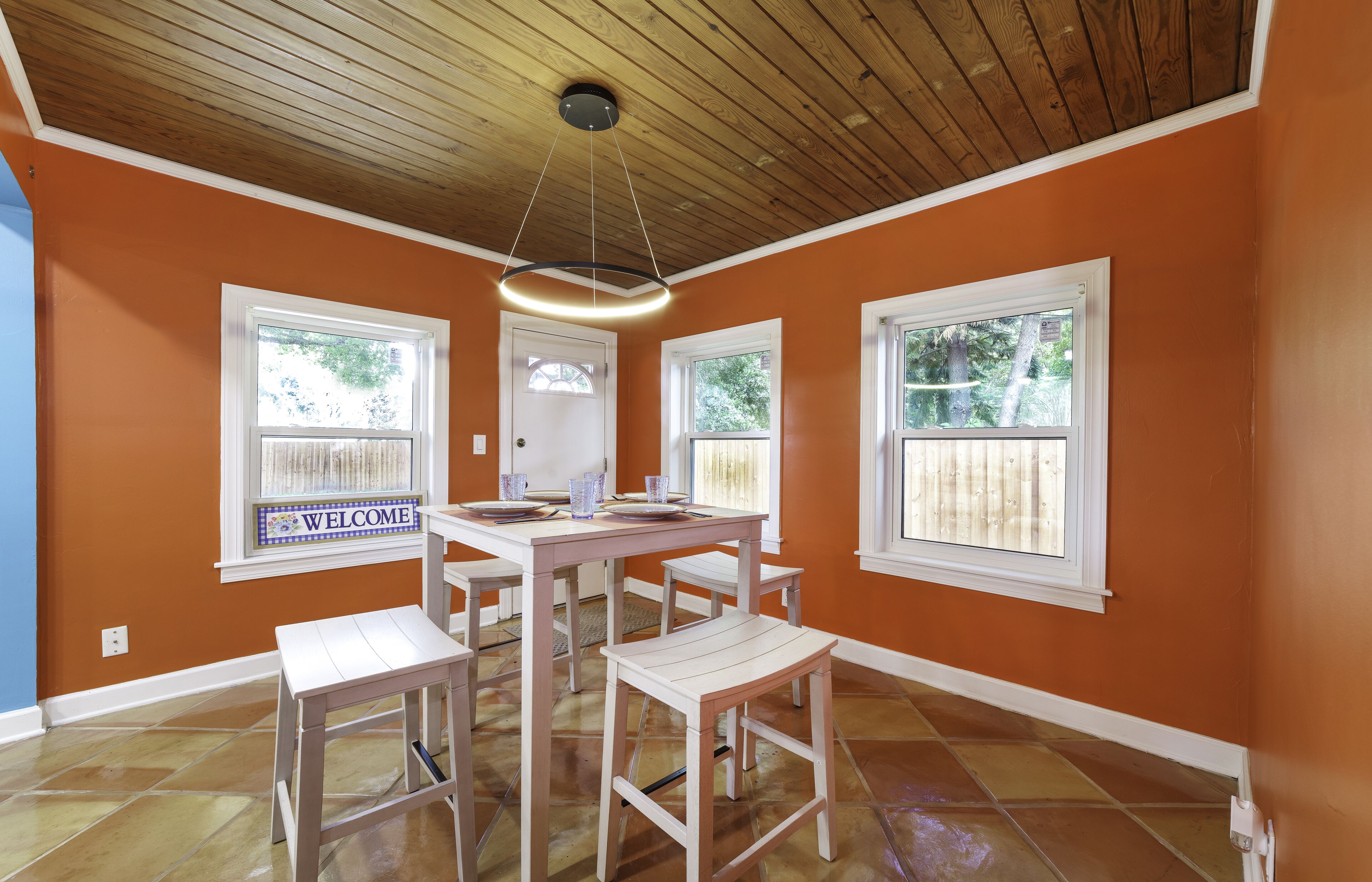 Family Friendly Only Minutes from Downtown / Parks / Airport / Stadiums