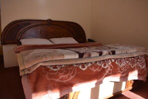Double Room | Free WiFi, bed sheets