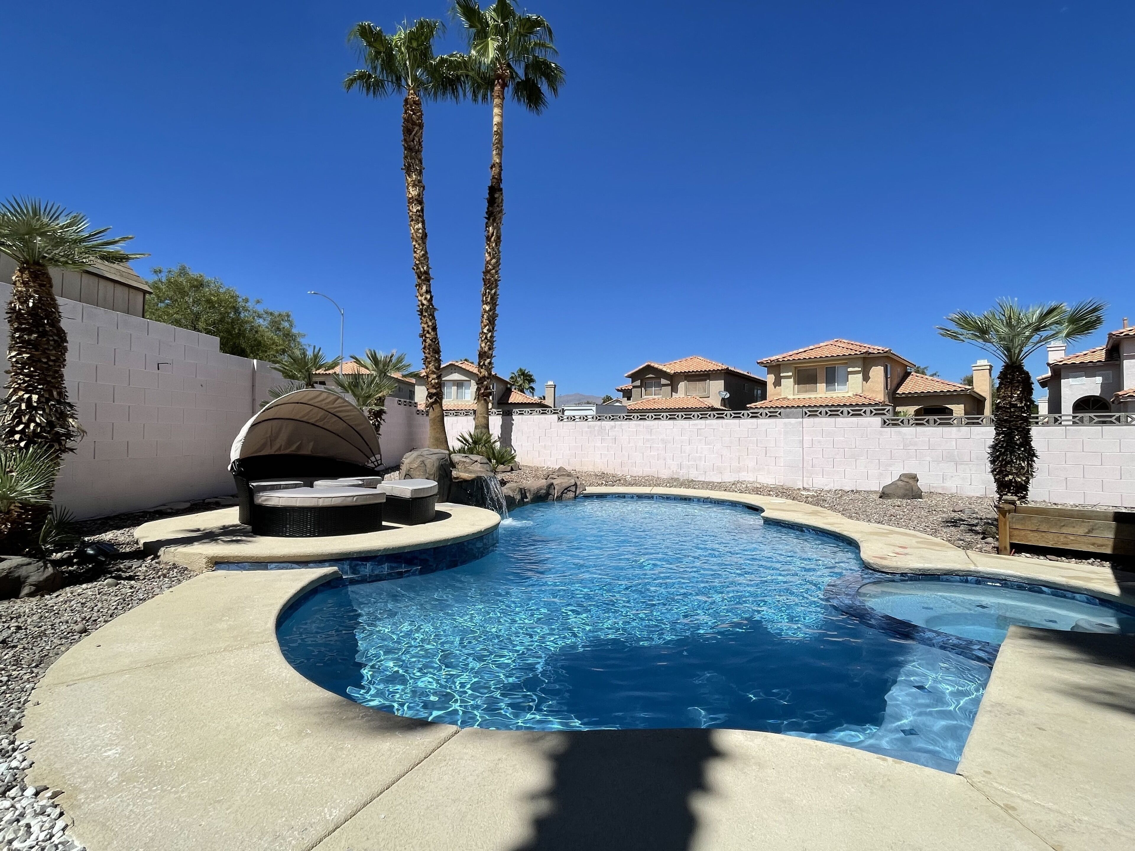 Casa Vegas, Charming home with pool and spa. Just 15 minutes from Strip. 