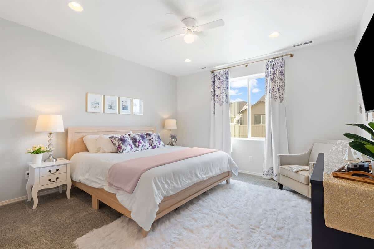 3 عدّة غرف نوم ومكواة/لوح كي وواي فاي مجانًا وملاءات أسرّة