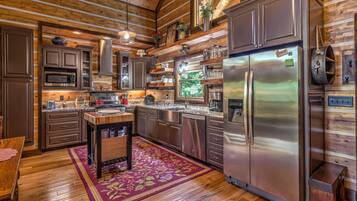 Cabin, 3 Bedrooms | Private kitchen