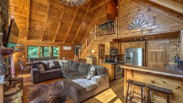 Cabin, 4 Bedrooms | Living room