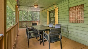 Cabin, 3 Bedrooms | Dining