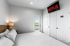 5 bedrooms, desk, free WiFi, bed sheets