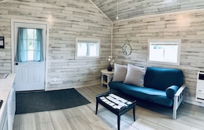 Smart TV, lareira, pebolim, mesa de pingue-pongue