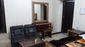 Deluxe Double Room | Room amenity - Davis Hotel (Lahore)