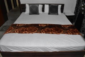 Deluxe Double Room - Davis Hotel (Lahore)