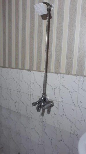 Bathroom shower - Davis Hotel (Lahore)